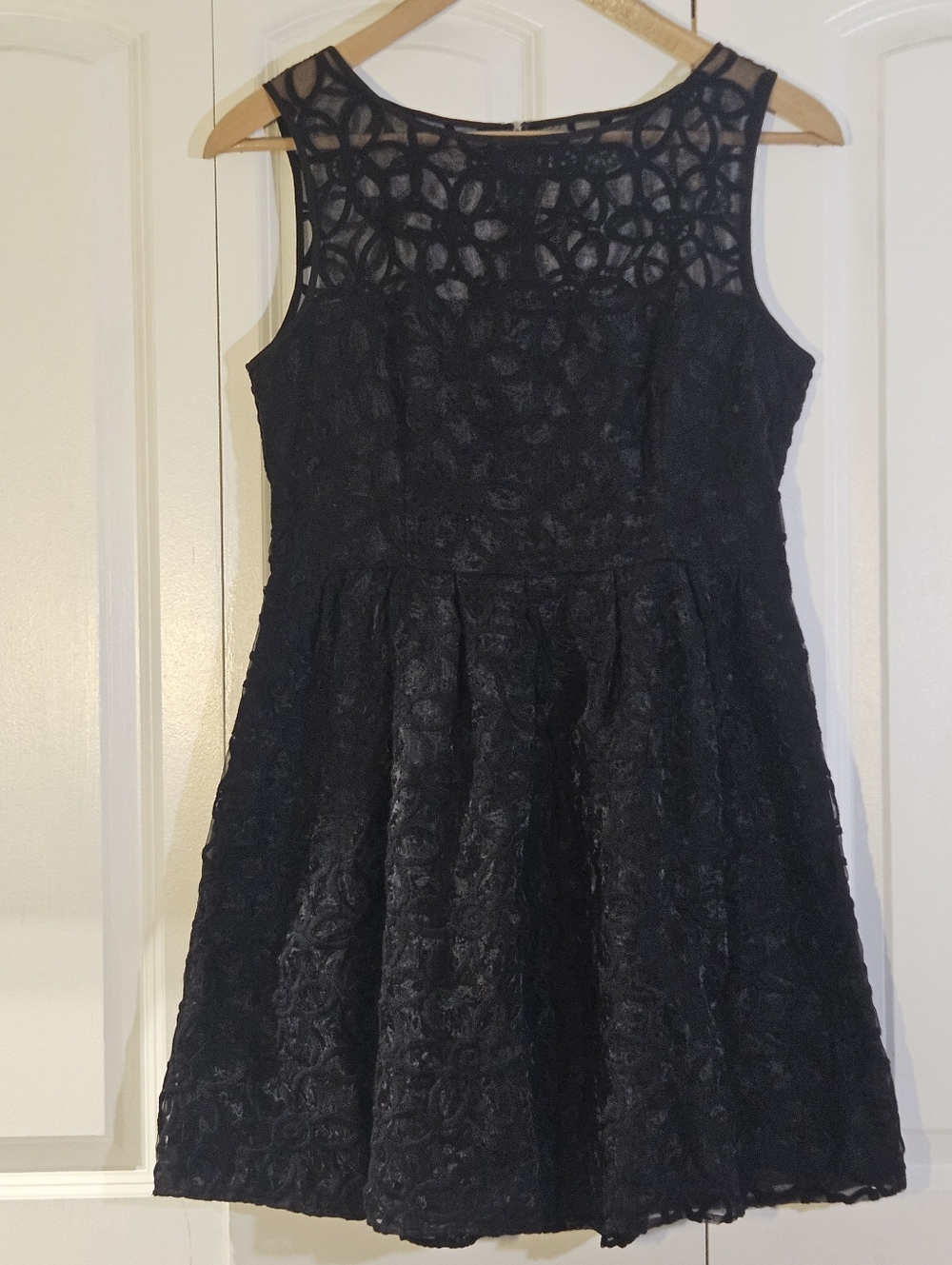 BB DAKOTA Women's Dress Size 10 Black Sheer Floral Cocktail Party LBD